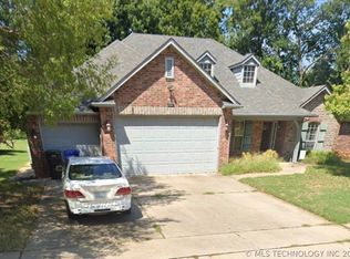 4516 S Sycamore Ave, Broken Arrow, OK 74011