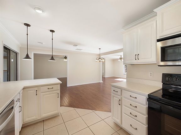 5th image of 4 Blakefield Ct