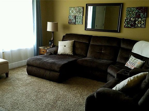 5th image of 18066 Broxton Dr
