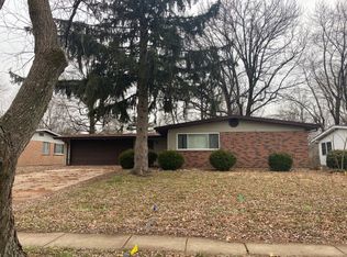 2510 N Waterford Dr, Florissant, MO 63033