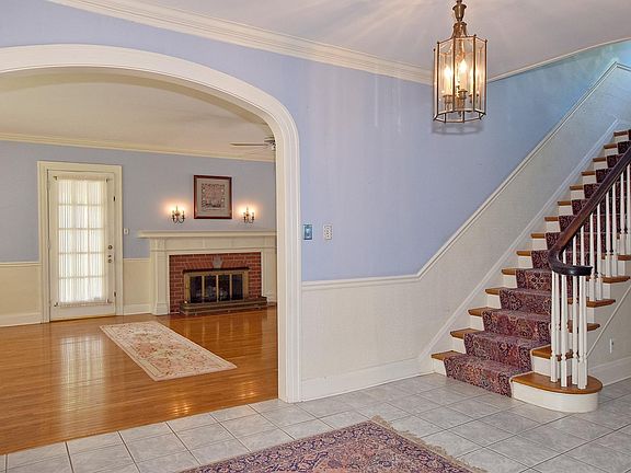 3rd image of 1405 E Park Dr