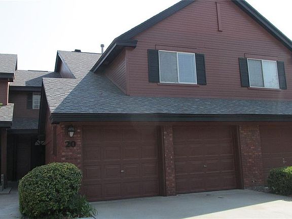 2nd image of 20 Stratford Hall Cir
