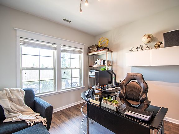 5th image of 1004 Ledgemont Ct