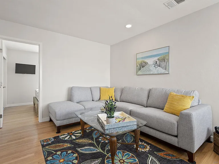 4725 Greene St — Photo 4