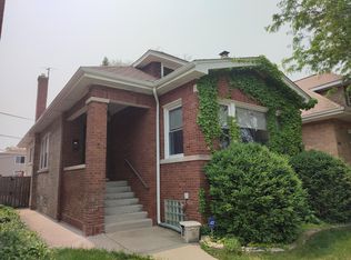 2735 W Farwell Ave, Chicago, IL 60645