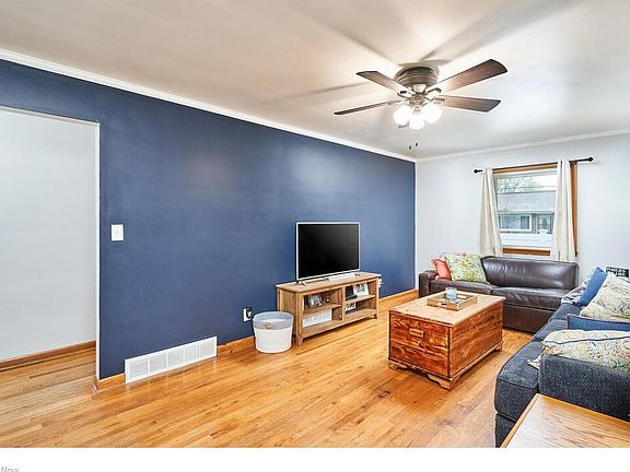 3rd image of 283 Dennison Ave