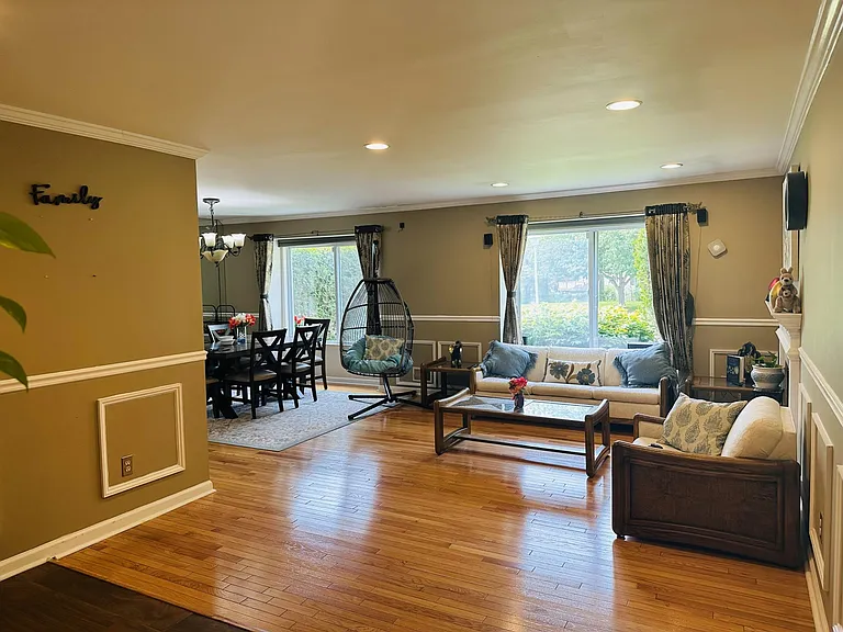 2 Russell Ct — Photo 8