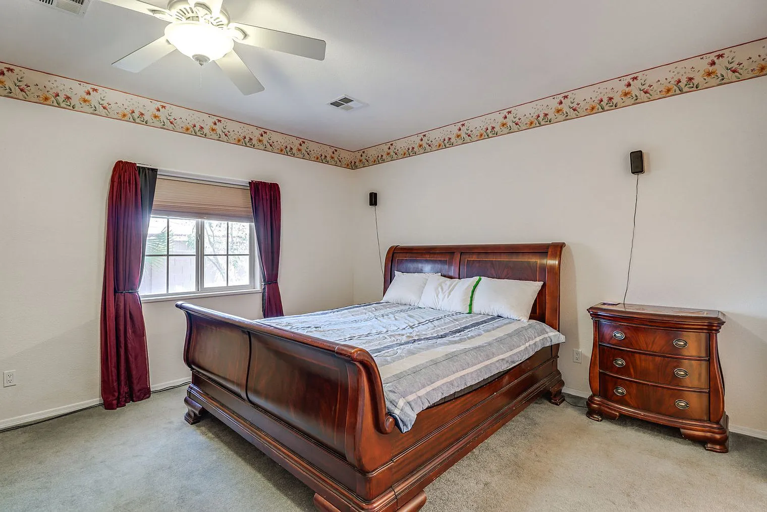 3 bed, 2.0 bath, 1991 sqft, $3,090 — Photo 3