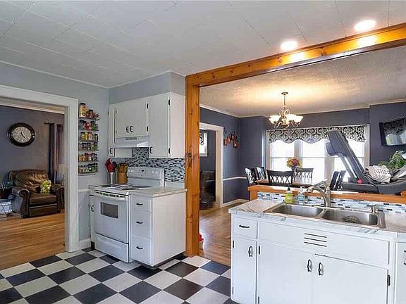 5th image of 414 Stowe St