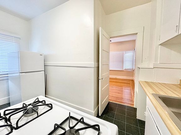 4th image of 715 11th St APT 1