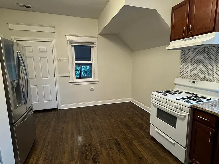 1212 Lombard Ave #2 — Photo 6