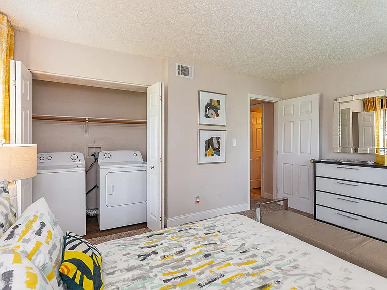 The Reserve At Barry Apartments — Photo 15