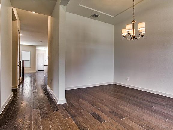 5th image of 1002 Marian Dr