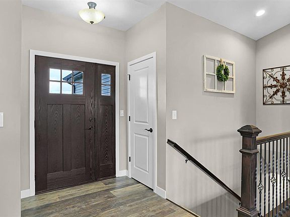 4th image of 7140 Saint James Dr