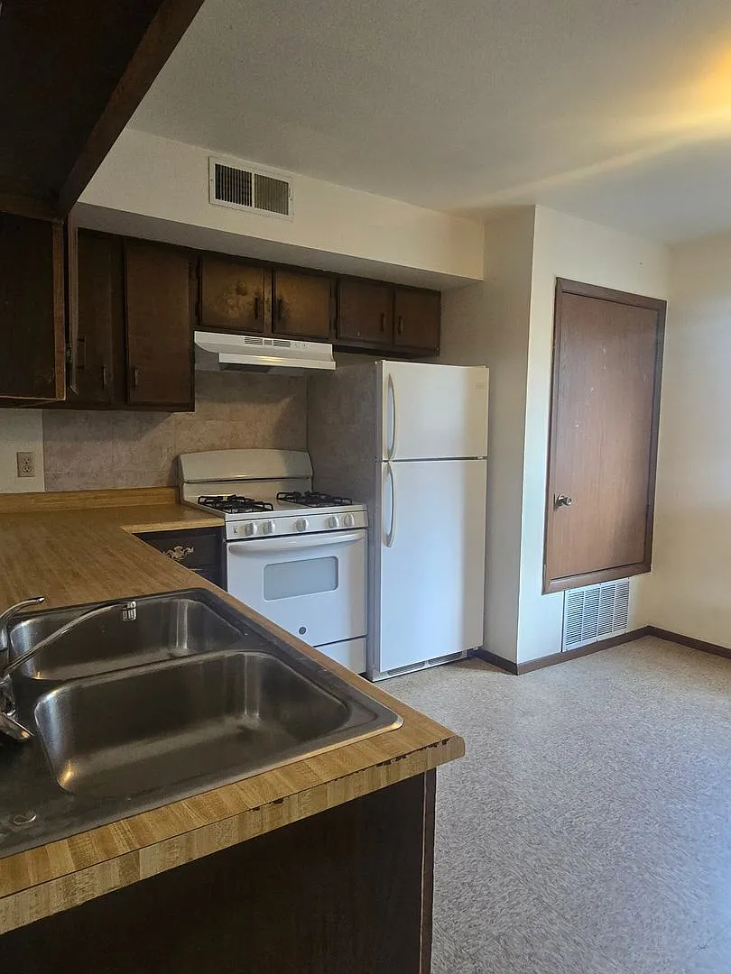 2510 Lee Ave — Photo 4