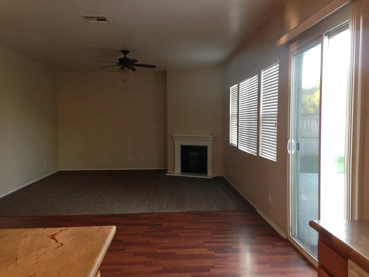 4 bed, 2476 sqft, $3,450 — Photo 4