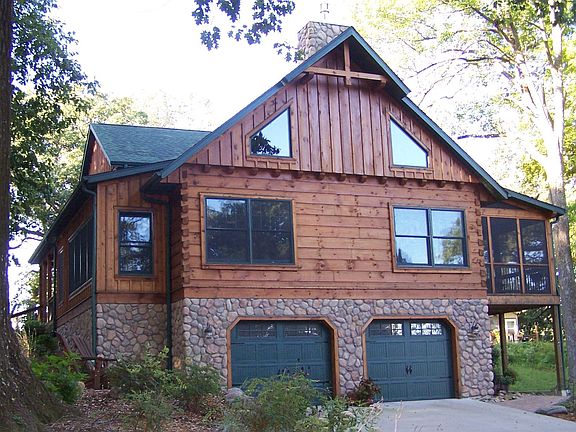 Yellow pine log home exterio