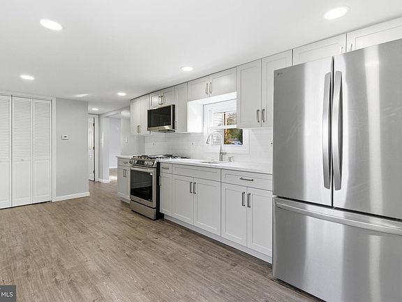 3rd image of 1205 Farrell Ave Trlr 5