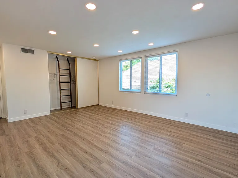 705 Lone Eagle Rd — Photo 16