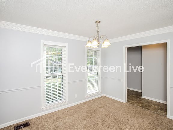 5th image of 825 Chadford Rd