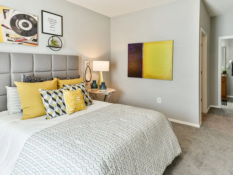 Grand Island Apartments — Photo 8