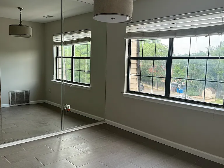 509 Green Hollow Dr — Photo 5