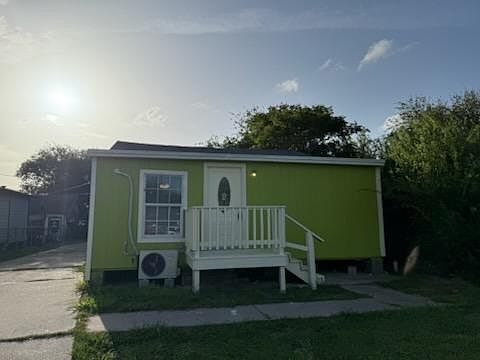 1st image of 2849 Greenwood Dr