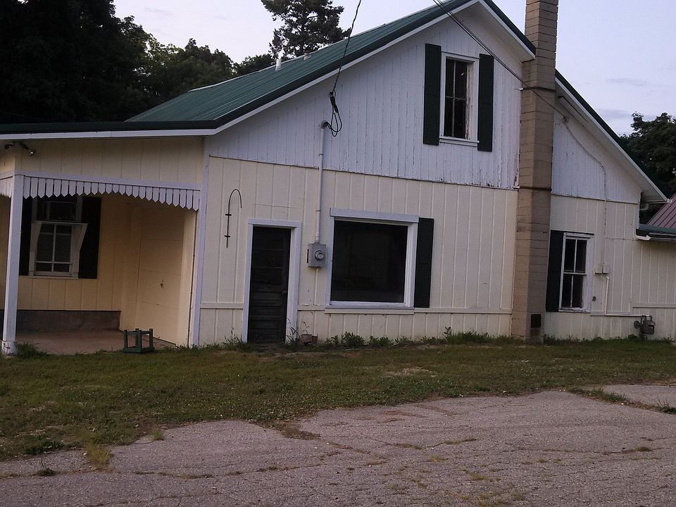 2nd image of 209 River St