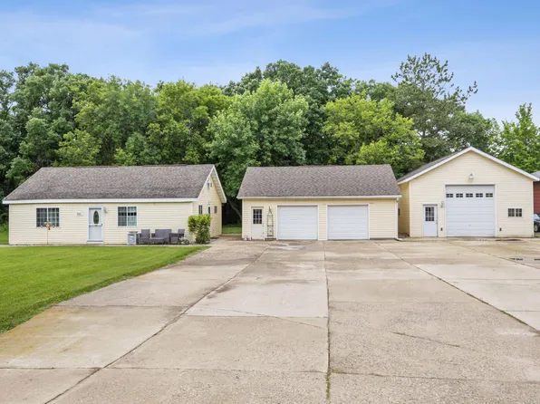 6801 1st St N, Moorhead, MN 56560