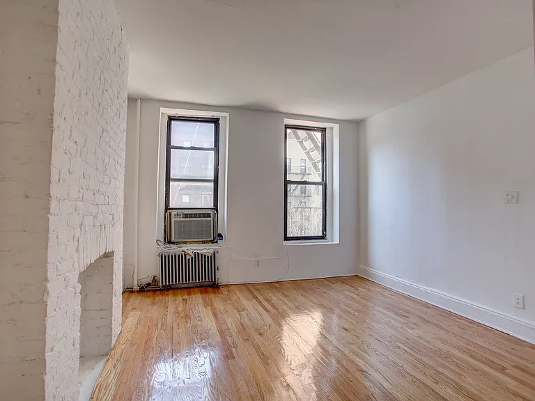 1136 1st Ave #8 — Photo 2