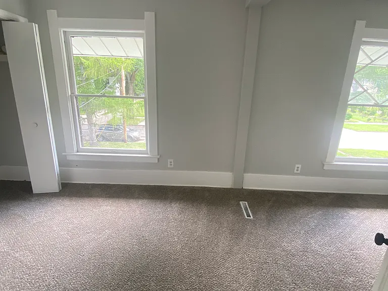 1074 W Woodruff Ave — Photo 10