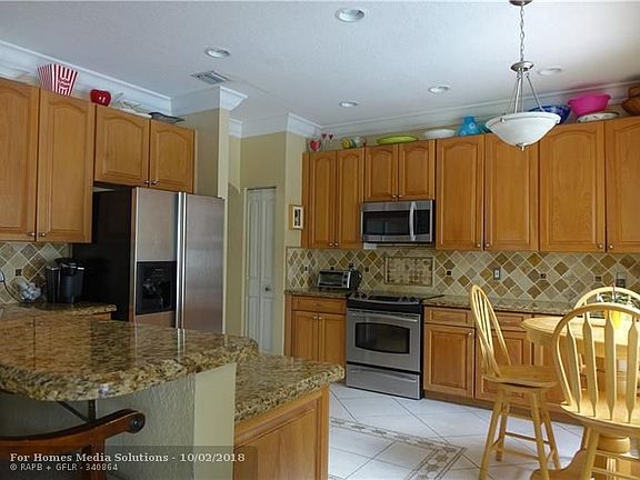 5th image of 17083 NW 16th St