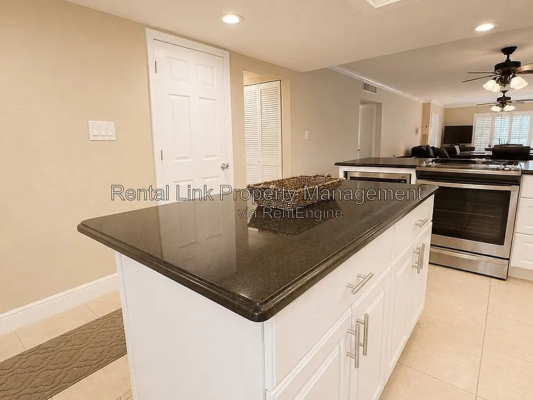 2264 Winkler Ave #202 — Photo 8
