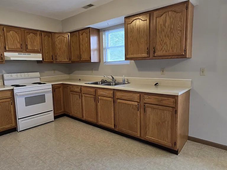 109 Marcus Dr — Photo 9