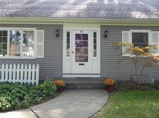 97 Danbury Cir N, Rochester, NY 14618