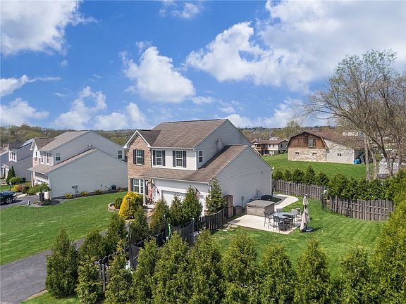 3rd image of 2039 Zoe Ln