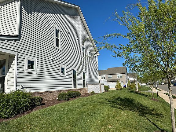 3rd image of 4001 Tin Roof Way Gln