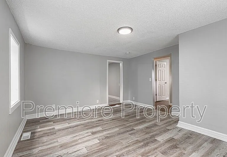 700 S Savage St — Photo 3