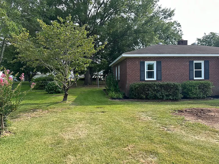 1116 Cornelia Cir — Photo 5