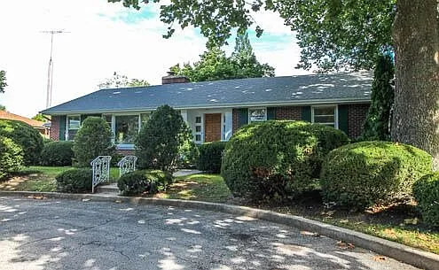 1833 Kenilworth Pl photo 1