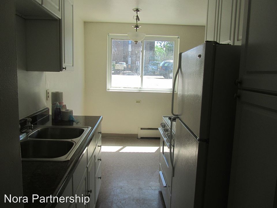 2nd image of 1414 6th St SE APT 303