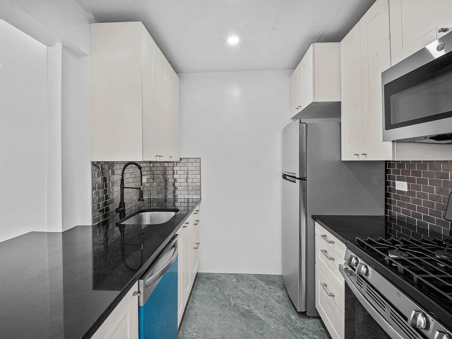 597 Grand Avenue — Photo 3