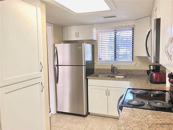 5th image of 629 Montego Bay Ct #629