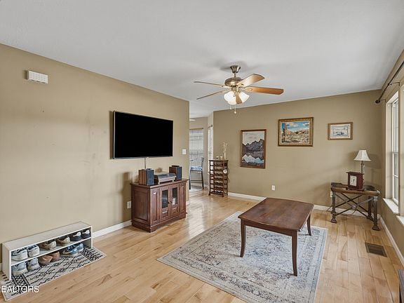 5th image of 5712 Aster Rd