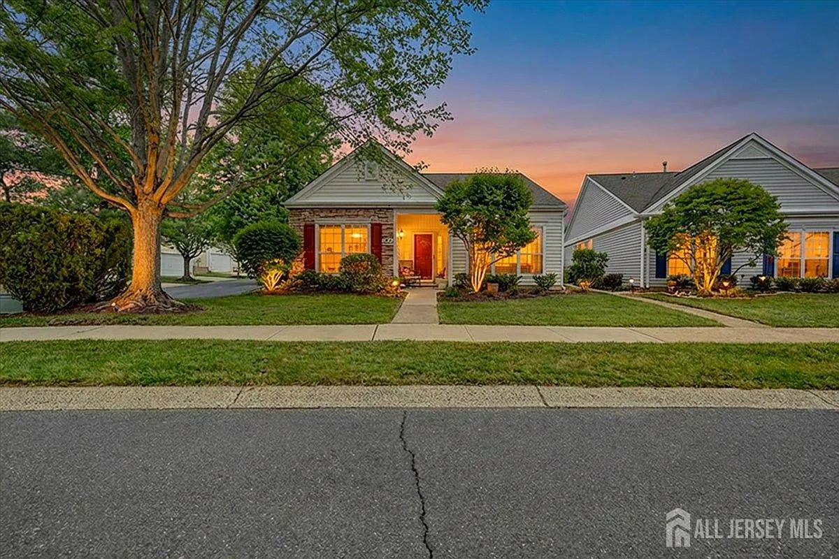 364 Waterside Blvd photo 1