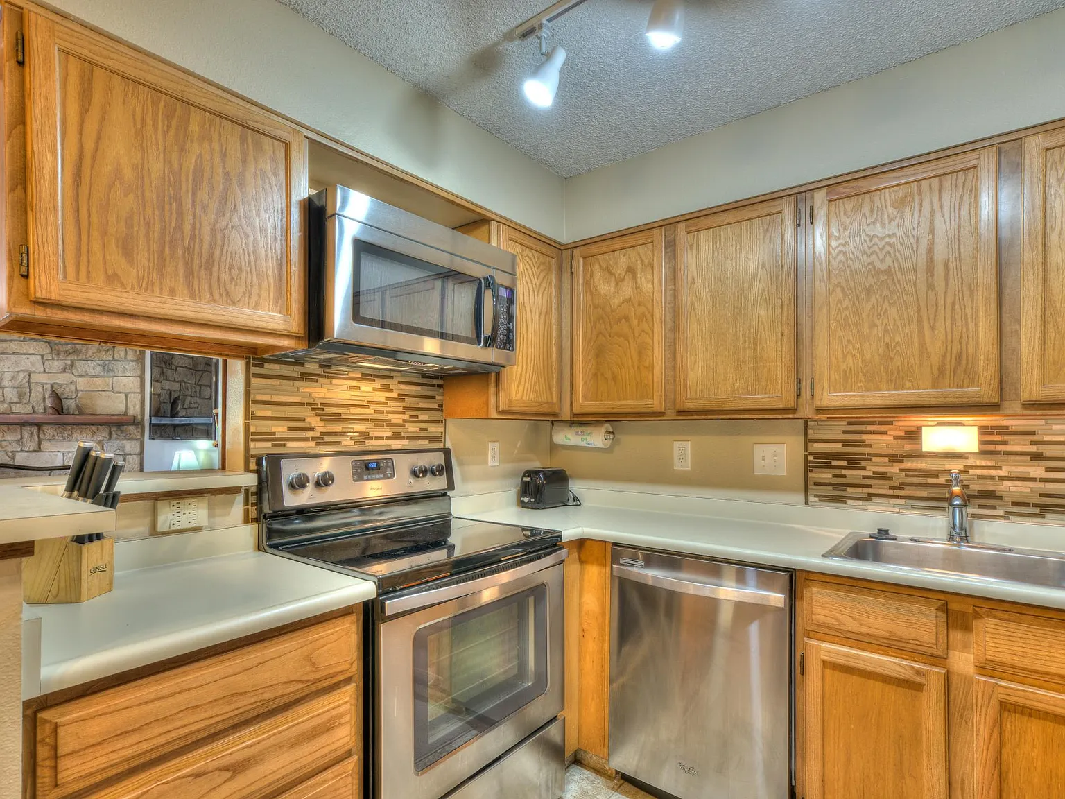 1 bed, 815 sqft, $1,675 — Photo 2