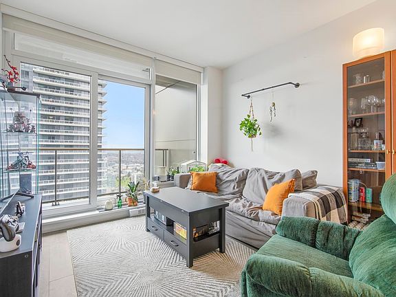 5th image of 4650 Brentwood Blvd #4106