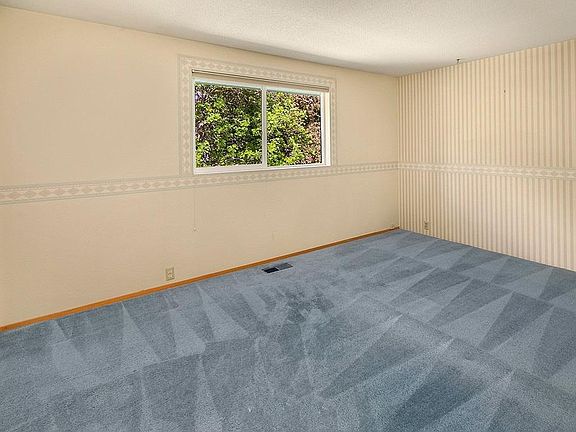 4th image of 12201 SE 64th Pl