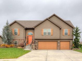 9104 N Brooklyn Ave, Kansas City, MO 64155
