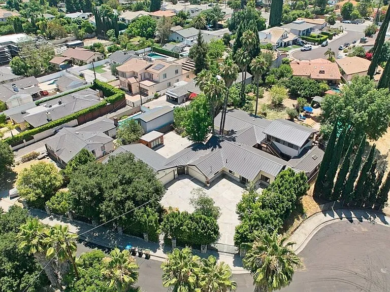 22954 Collins St — Photo 31